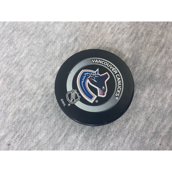 INGLASCO VANCOUVER CANUCKS NHL HOCKEY OFFICIAL GAME PUCK - Picture 5 of 5